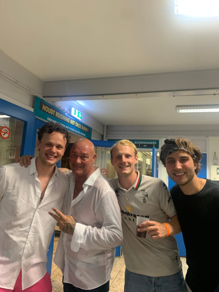 DEB73BDE-CFA7-48D0-906B-FBF8B9B1F4F7