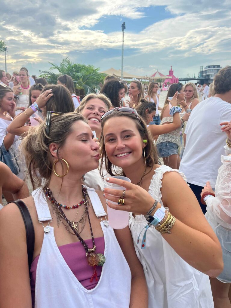 1753798977637-m5aalv06fh_3_11zon