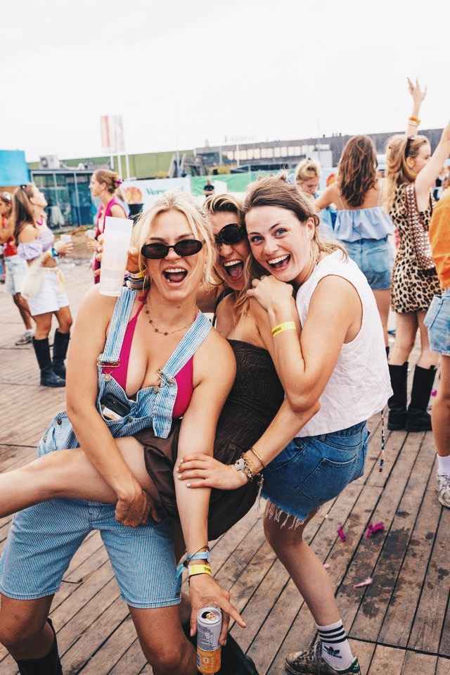 1753801880626-vwah8vezy1_8_11zon