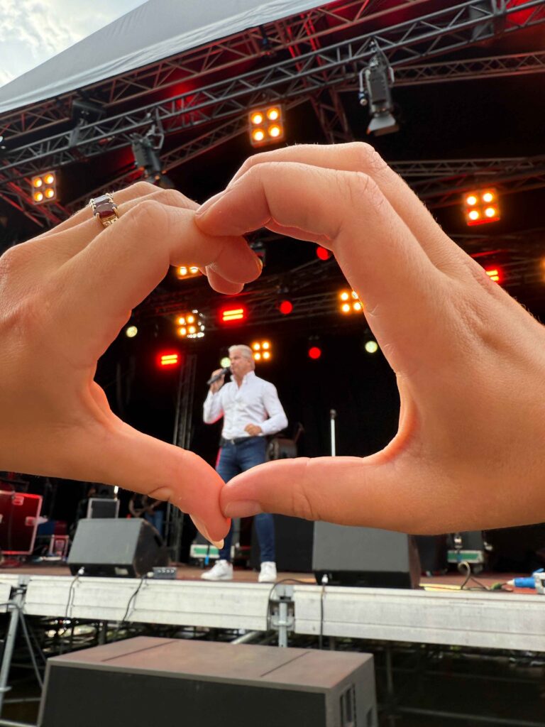 1754088117302-5moy5pmq7x_11_11zon